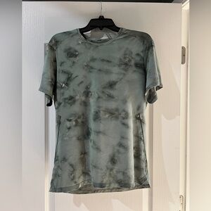 LULULEMON Men’s Fast & Free Tidal Dye White Smoked Spruce Short Sleeve Mesh Tee